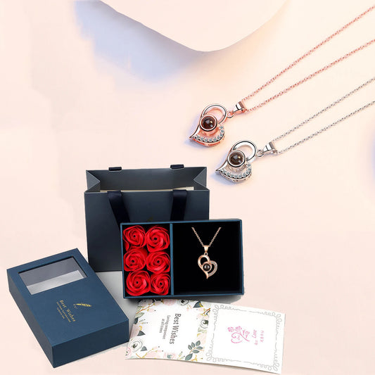 100 Sprachen "Ich liebe dich" Halskette mit 6 Rosen Luxus Geschenkbox